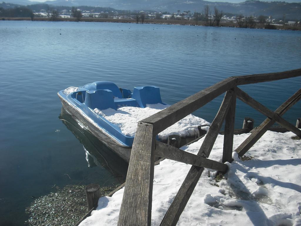 La Casa Sul Lago Posta Fibreno Bagian luar foto