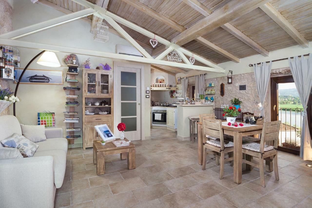 La Casa Sul Lago Posta Fibreno Bagian luar foto