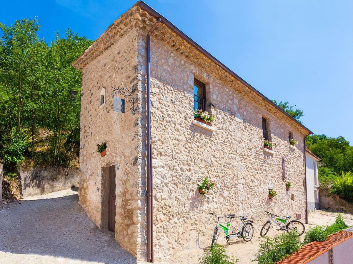 La Casa Sul Lago Posta Fibreno Bagian luar foto