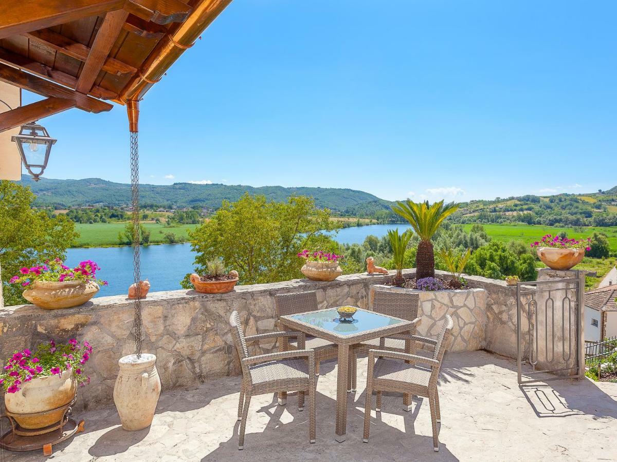 La Casa Sul Lago Posta Fibreno Bagian luar foto